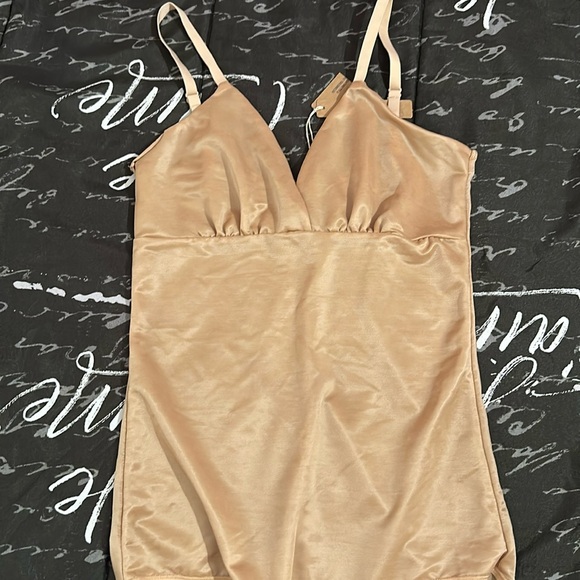 SKIMS Bodysuit *NWT* - Picture 1 of 2